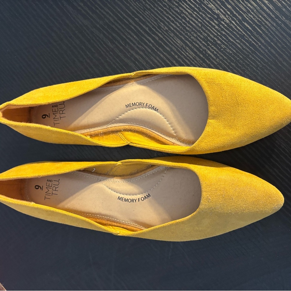 Time and Tru Women's Yellow Flats